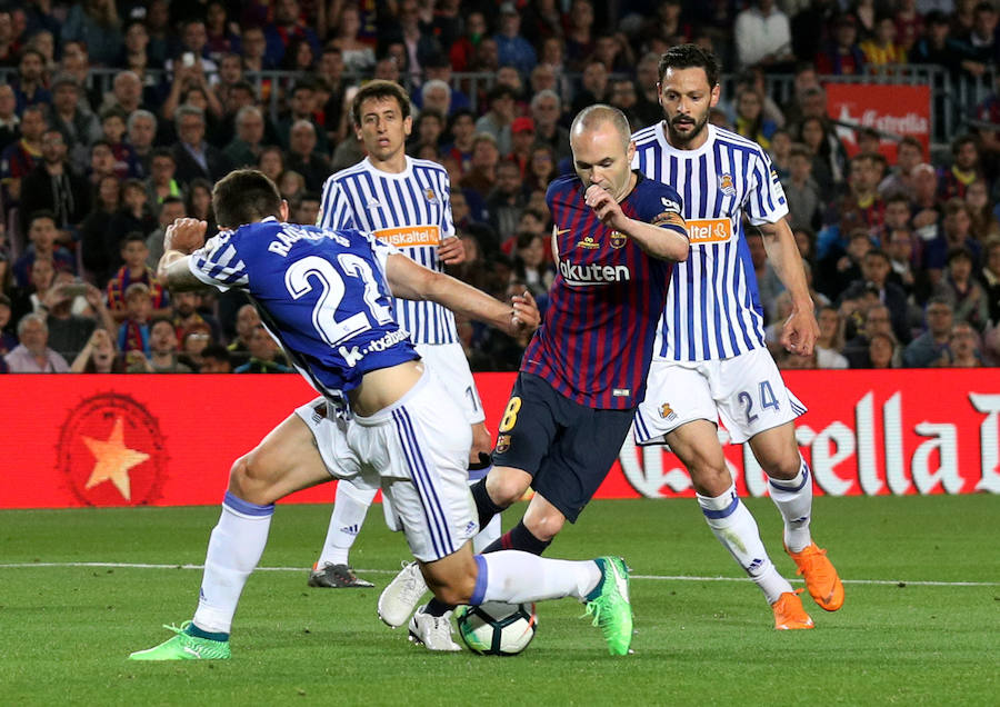 Último partido de la temporada en el Camp Nou para un Fútbol Club Barcelona que ha vivido la despedida de Andrés Iniesta y que no ha podido batir el récord de los 6.000 goles, al ganar por un solo tanto a la Real Sociedad