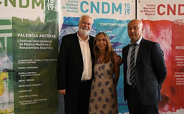 Antonio Moral, director del CNDM, junto a Carmen Fernández y Luis Calderón, este miércoles en Madrid.