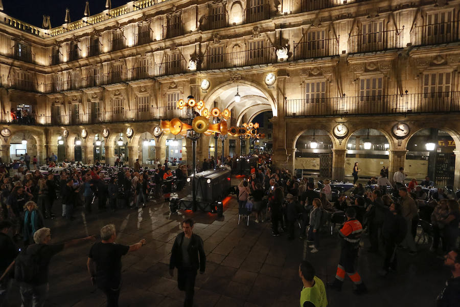 Las sirenas de Mécanique Vivante ponen en marcha el 'Viaje del tiempo' del festival salmantino