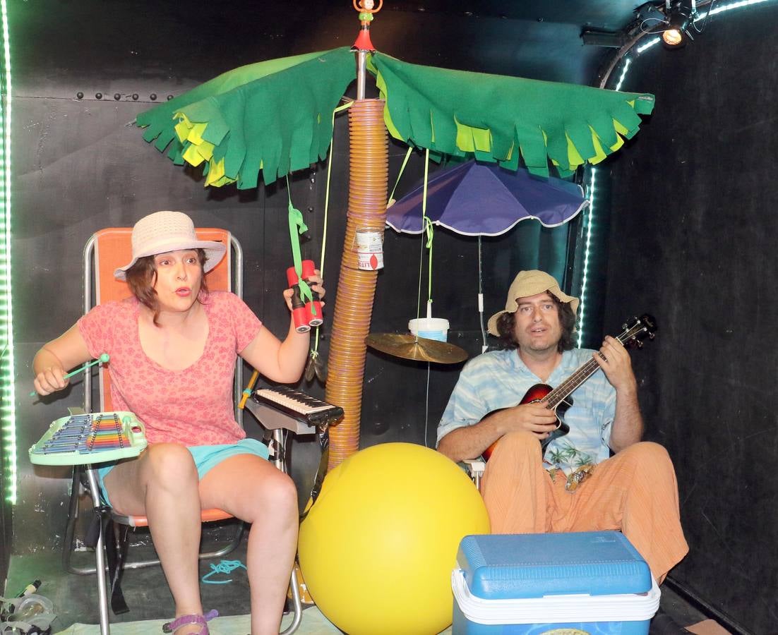 56 compañías desfilarán desde hoy y hasta el próximo domingo con actuaciones que van desde el mero espectáculo de entretenimiento hasta la denuncia de temas tan profundos como la emigración, la lucha de clases...