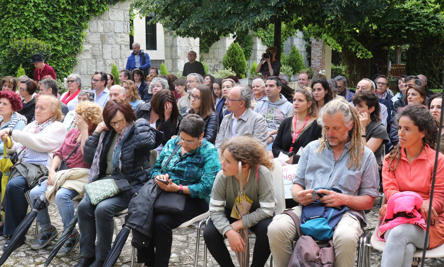 56 compañías desfilarán desde hoy y hasta el próximo domingo con actuaciones que van desde el mero espectáculo de entretenimiento hasta la denuncia de temas tan profundos como la emigración, la lucha de clases...