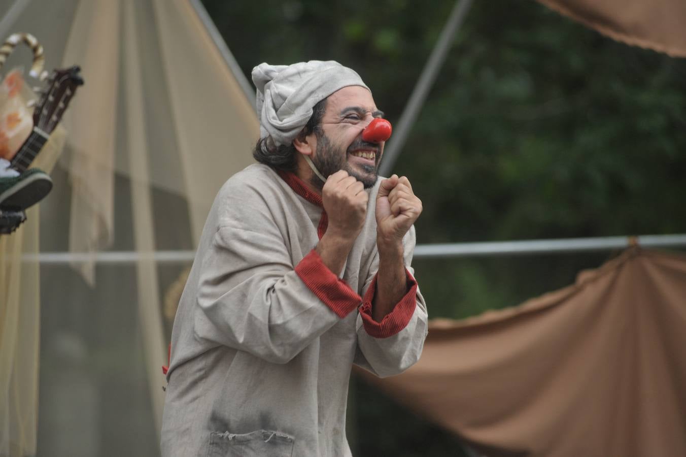 56 compañías desfilarán desde hoy y hasta el próximo domingo con actuaciones que van desde el mero espectáculo de entretenimiento hasta la denuncia de temas tan profundos como la emigración, la lucha de clases...