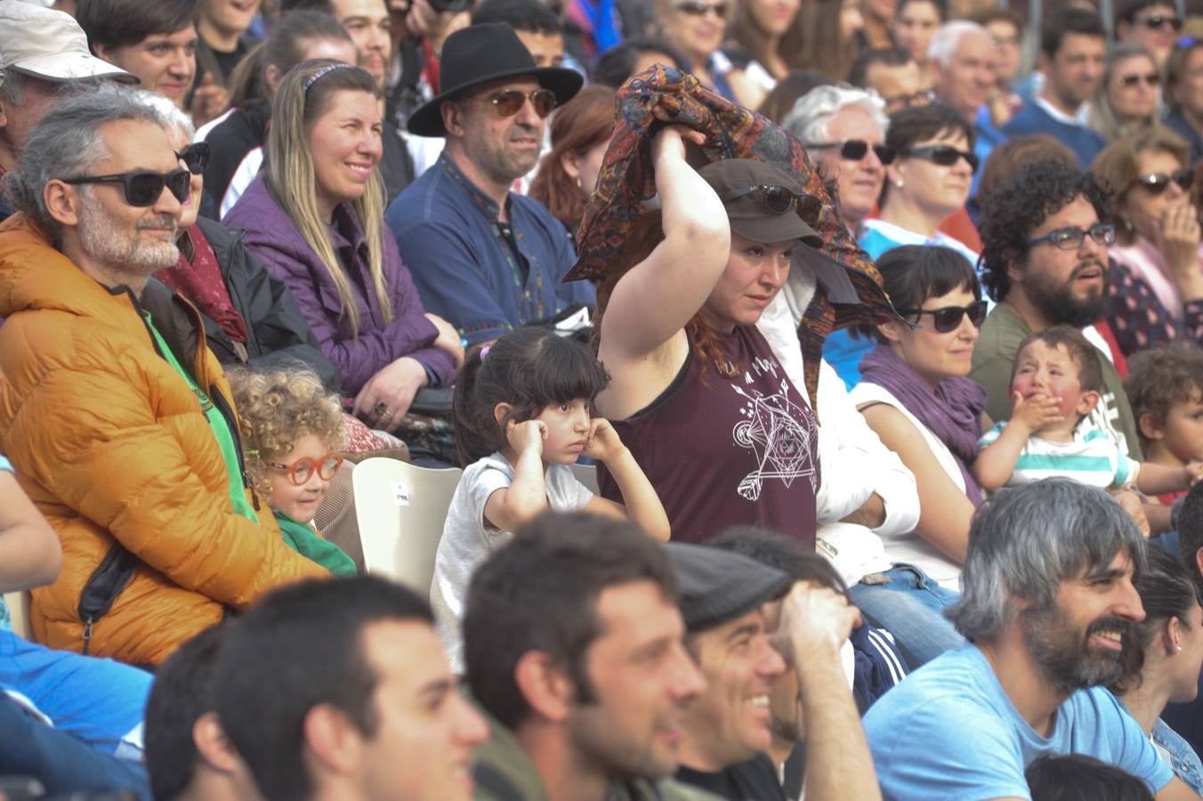 56 compañías desfilarán desde hoy y hasta el próximo domingo con actuaciones que van desde el mero espectáculo de entretenimiento hasta la denuncia de temas tan profundos como la emigración, la lucha de clases...