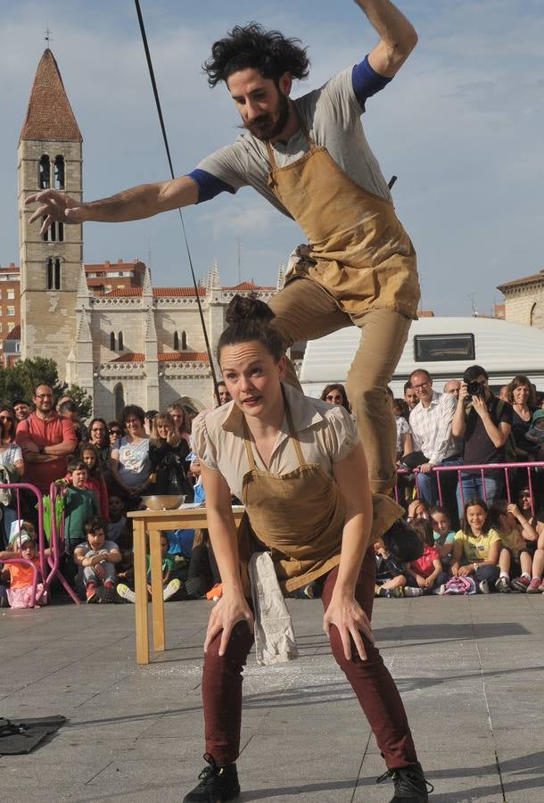 56 compañías desfilarán desde hoy y hasta el próximo domingo con actuaciones que van desde el mero espectáculo de entretenimiento hasta la denuncia de temas tan profundos como la emigración, la lucha de clases...