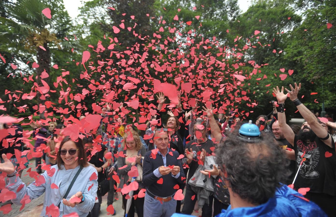 56 compañías desfilarán desde hoy y hasta el próximo domingo con actuaciones que van desde el mero espectáculo de entretenimiento hasta la denuncia de temas tan profundos como la emigración, la lucha de clases...