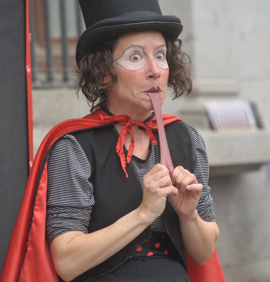 56 compañías desfilarán desde hoy y hasta el próximo domingo con actuaciones que van desde el mero espectáculo de entretenimiento hasta la denuncia de temas tan profundos como la emigración, la lucha de clases...