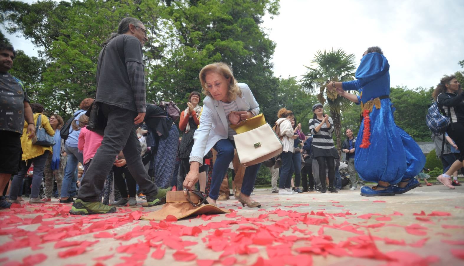 56 compañías desfilarán desde hoy y hasta el próximo domingo con actuaciones que van desde el mero espectáculo de entretenimiento hasta la denuncia de temas tan profundos como la emigración, la lucha de clases...