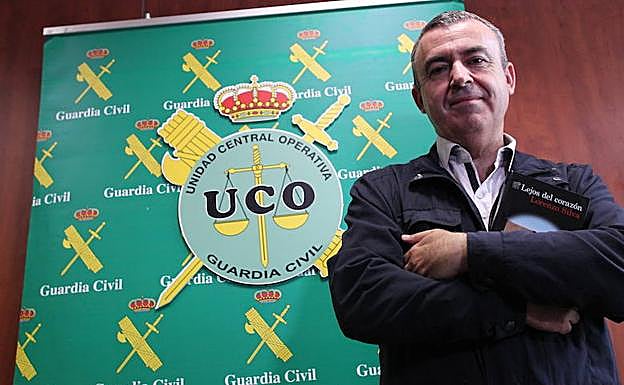 Lorenzo Silva presenta la nueva aventura de su detective Rubén Bevilacqua, 'Lejos del corazón', en la sede de la Unidad Operativa de la Guardia Civil. 