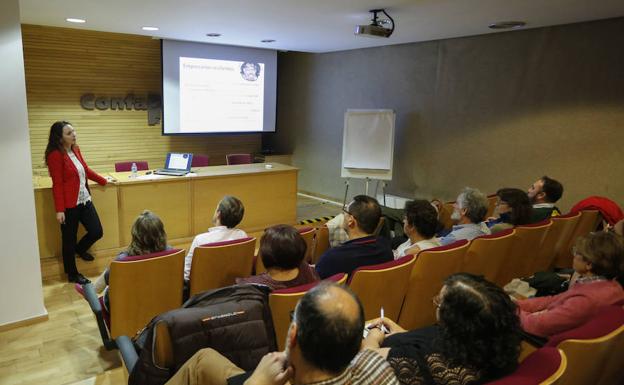 Pilar Sánchez impartió la jornada en la sede de Confaes.