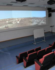 Imagen secundaria 2 - Distintas salas del Centro Artillero de Simulación. 