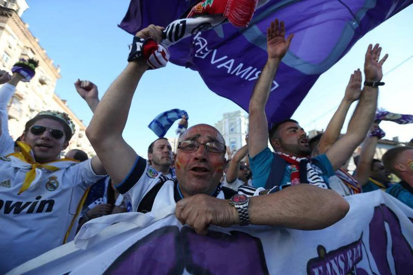 Miles de camisetas del Real Madrid han inundado la capital de Ucrania