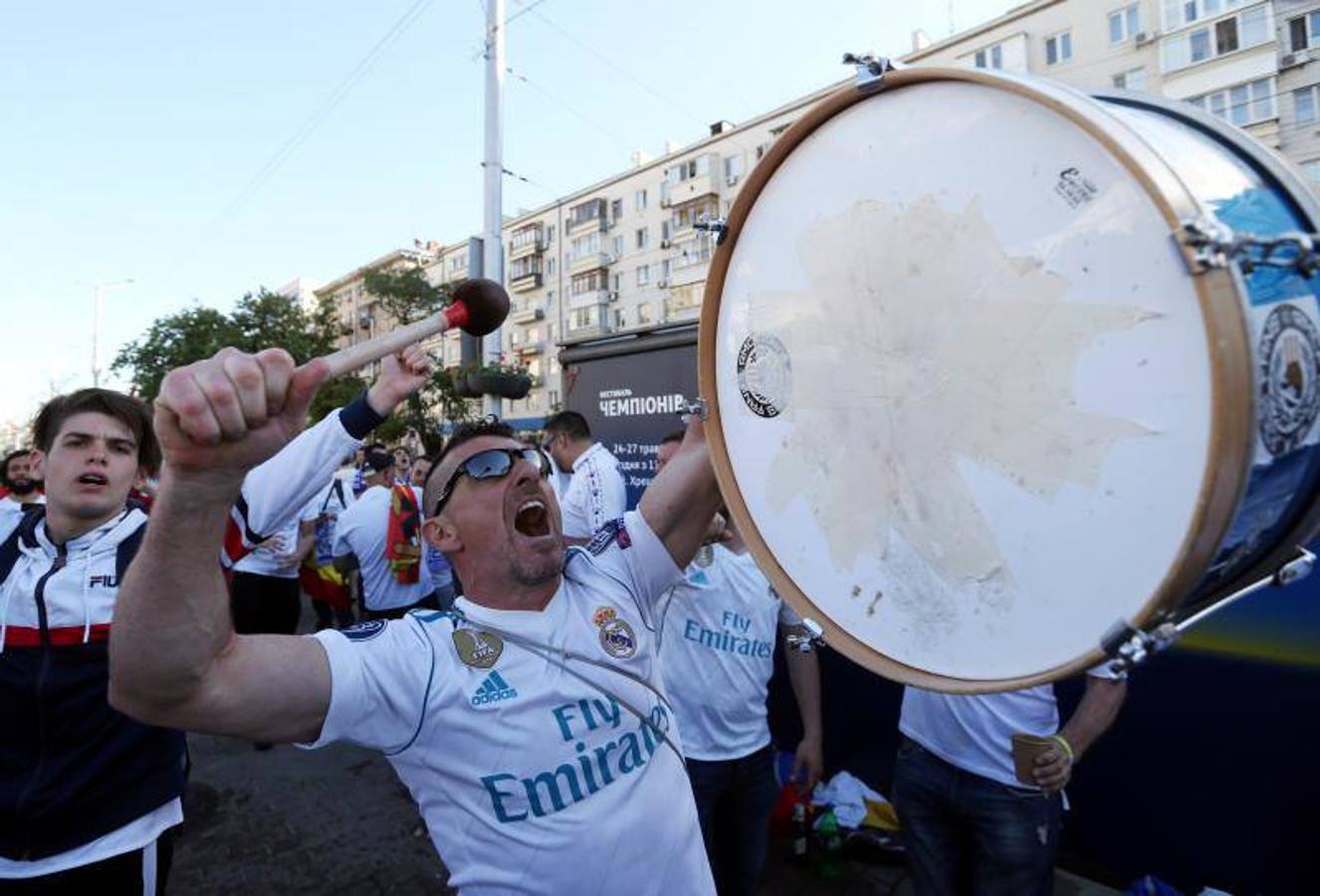 Miles de camisetas del Real Madrid han inundado la capital de Ucrania