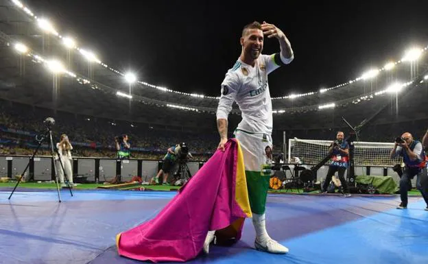 Sergio Ramos celebra la decimotercera Champions del Real Madrid.