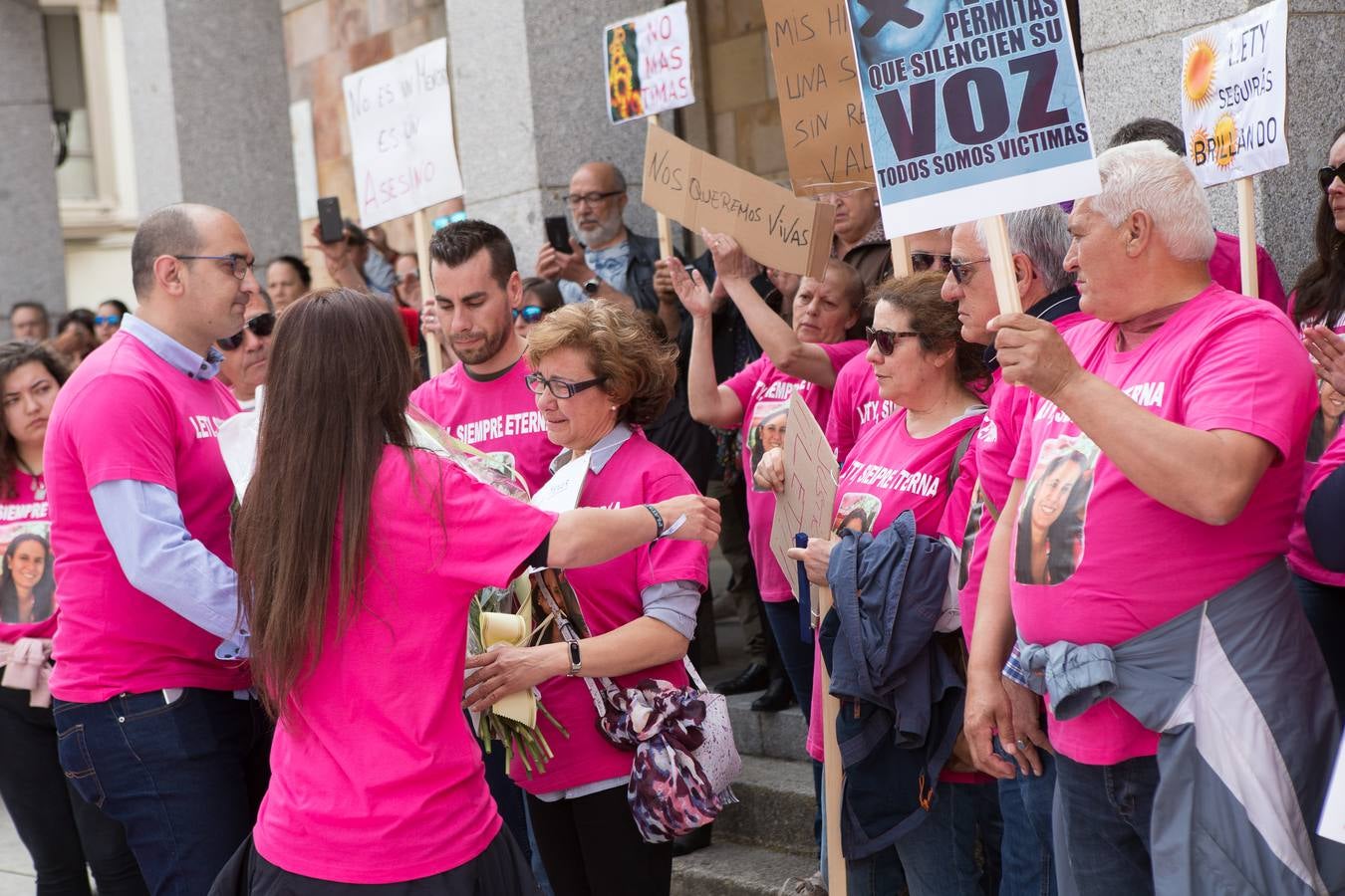 Más de 3.000 personas se manifiestan en la capital zamorana en memoria de la joven que perdió la vida de forma violenta en Castrogonzalo, presuntamente asesinada por un menor de la localidad, y claman por el endurecimiento de la Ley del Menor