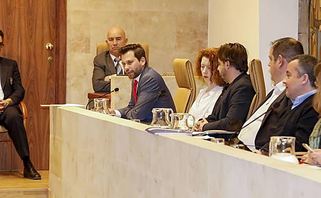 González Bueno interviene en un pleno municipal.