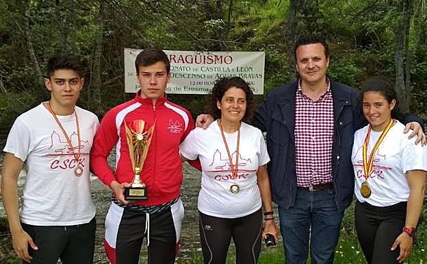 Componentes del equipo de aguas bravas. 