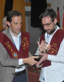 Imagen secundaria 2 - En la imagen de abajo a la izquierda, en el centro el alcalde de Tordesillas, José Antonio González Poncela, y el presidente de la Ruta del Vino Rueda, Juan José Calvo, A la derecha, el alcalde de Matapozuelos, Conrado Íscar, y el cocinero Muguel Ángel de la Cruz. 