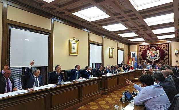 Pleno en la Diputación provincial de Ávila, celebrado el lunes 28 de mayo. 