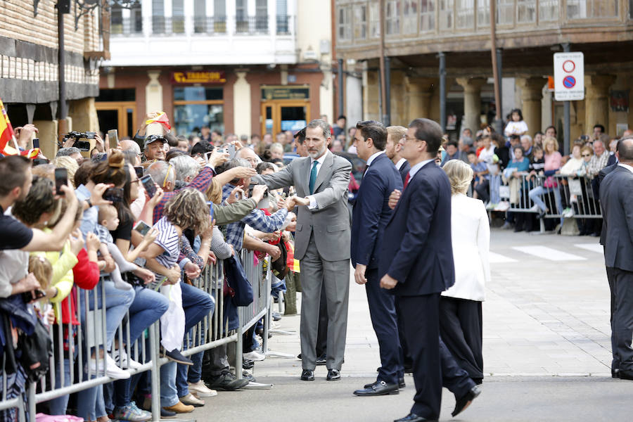 Fotos: El Rey, recibido en Aguilar (2/2)
