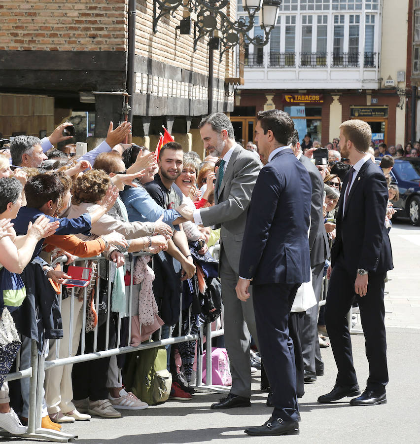 Fotos: El Rey, recibido en Aguilar (2/2)
