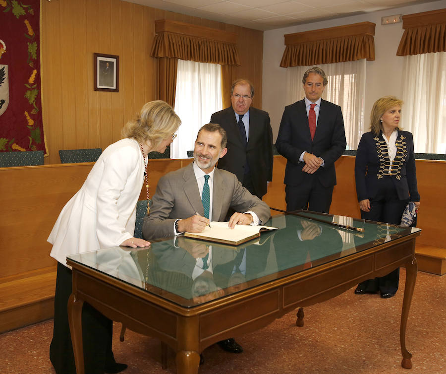 Fotos: El Rey, recibido en Aguilar (2/2)