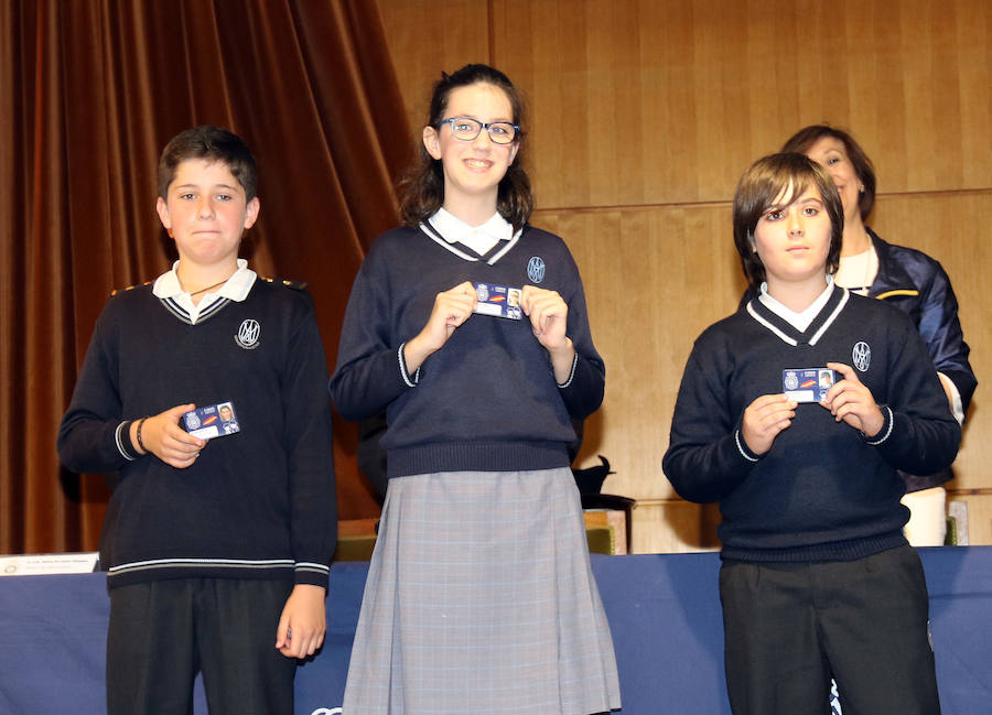 Fotos: Entrega de carnés de ciberexpertos a alumnos de colegios de Segovia