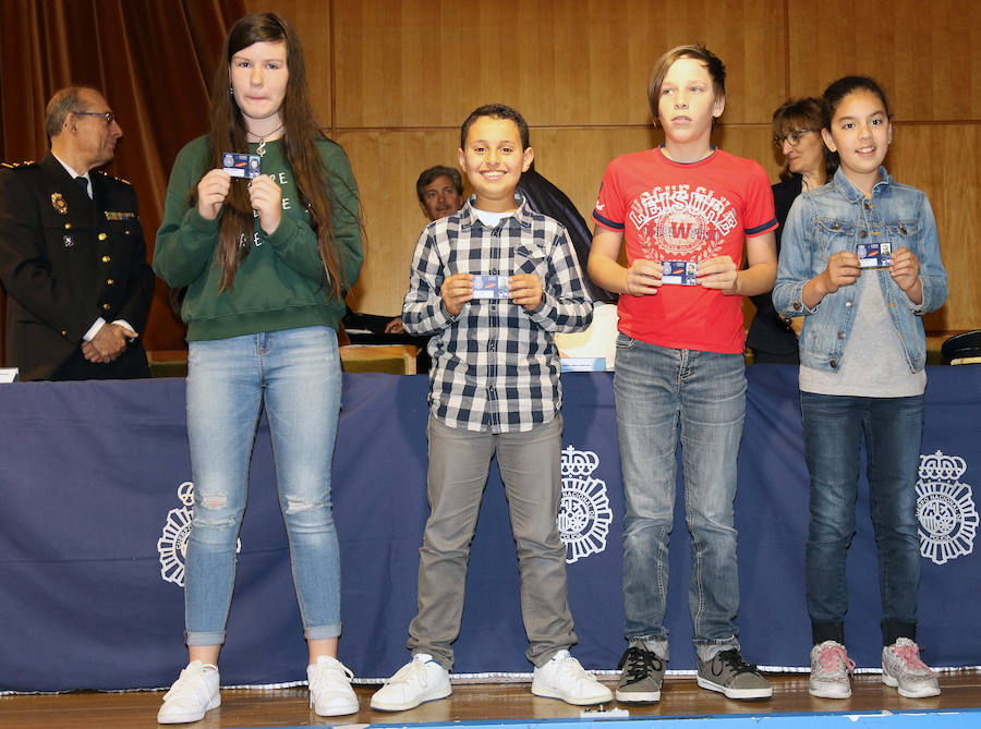 Fotos: Entrega de carnés de ciberexpertos a alumnos de colegios de Segovia