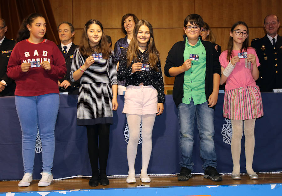 Fotos: Entrega de carnés de ciberexpertos a alumnos de colegios de Segovia