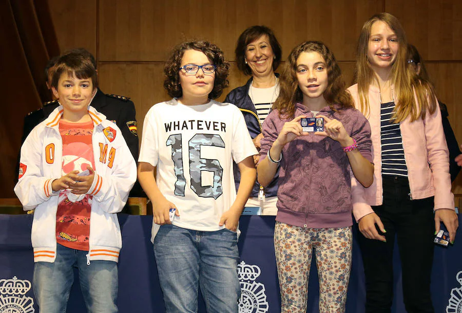 Fotos: Entrega de carnés de ciberexpertos a alumnos de colegios de Segovia