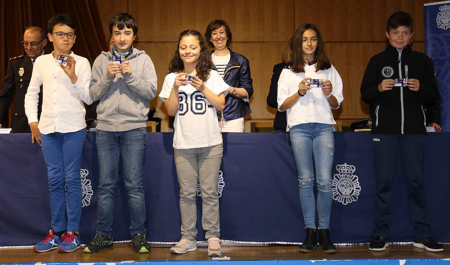 Fotos: Entrega de carnés de ciberexpertos a alumnos de colegios de Segovia