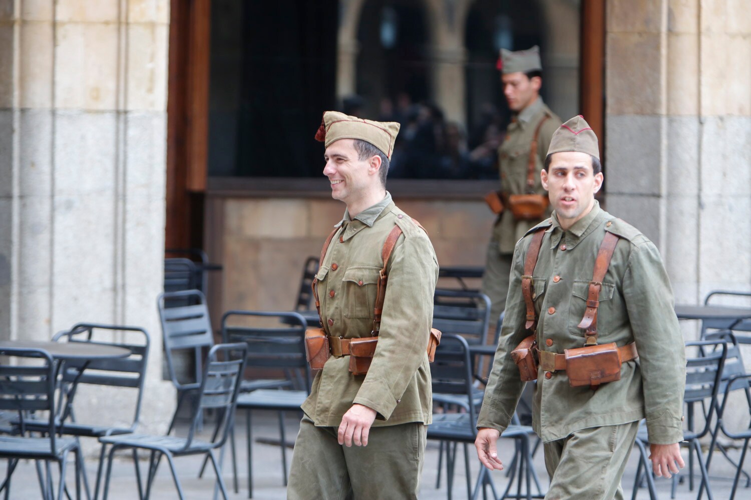 Fotos: Las tropas nacionales toman la Plaza Mayor de Salamanca durante elrodaje de Amenábar