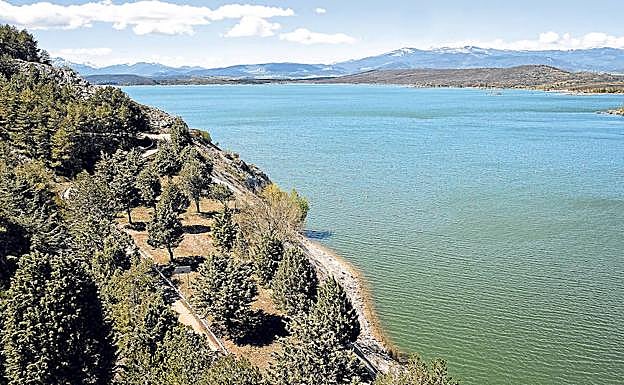 Imagen del pantano de Aguilar de Campoo. 