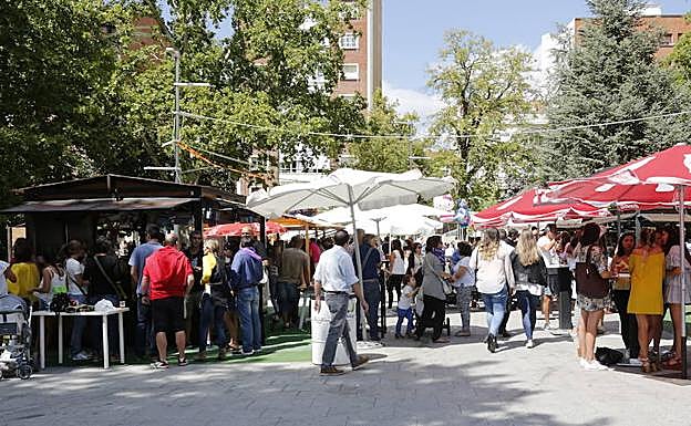 Casetas en los sanantolines del año pasado, en el parque del Salón. 