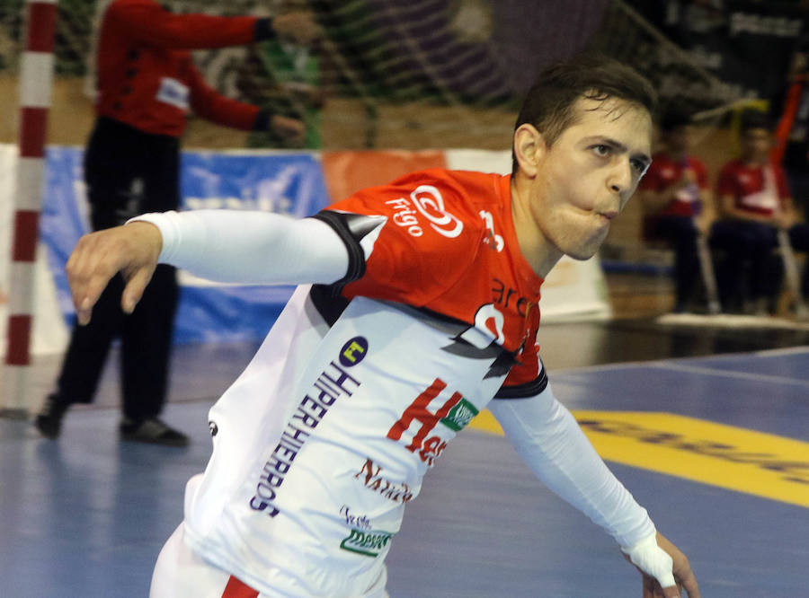 Fotos: Balonmano Nava a un paso del ascenso tras la victoria ante Alarcos (27-24)