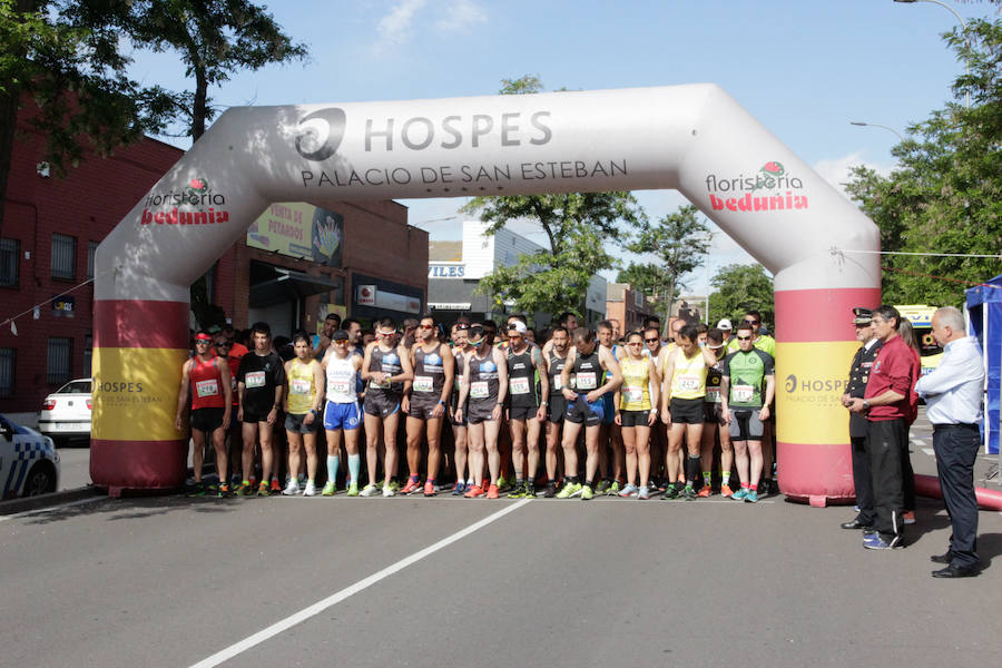 El triatleta vasco Gorka Lucena y la salmantina Lourdes Lobato se han impuesto en el XXI Cross Policía Local de Salamanca que se ha celebrado sobre un recorrido de algo más de 9 kilómetros