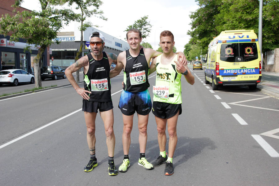 El triatleta vasco Gorka Lucena y la salmantina Lourdes Lobato se han impuesto en el XXI Cross Policía Local de Salamanca que se ha celebrado sobre un recorrido de algo más de 9 kilómetros