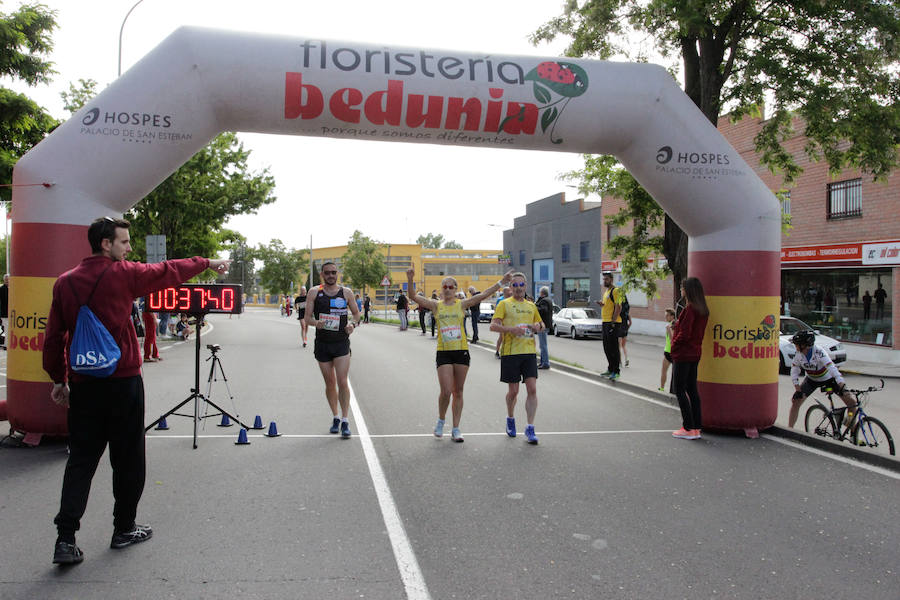 El triatleta vasco Gorka Lucena y la salmantina Lourdes Lobato se han impuesto en el XXI Cross Policía Local de Salamanca que se ha celebrado sobre un recorrido de algo más de 9 kilómetros