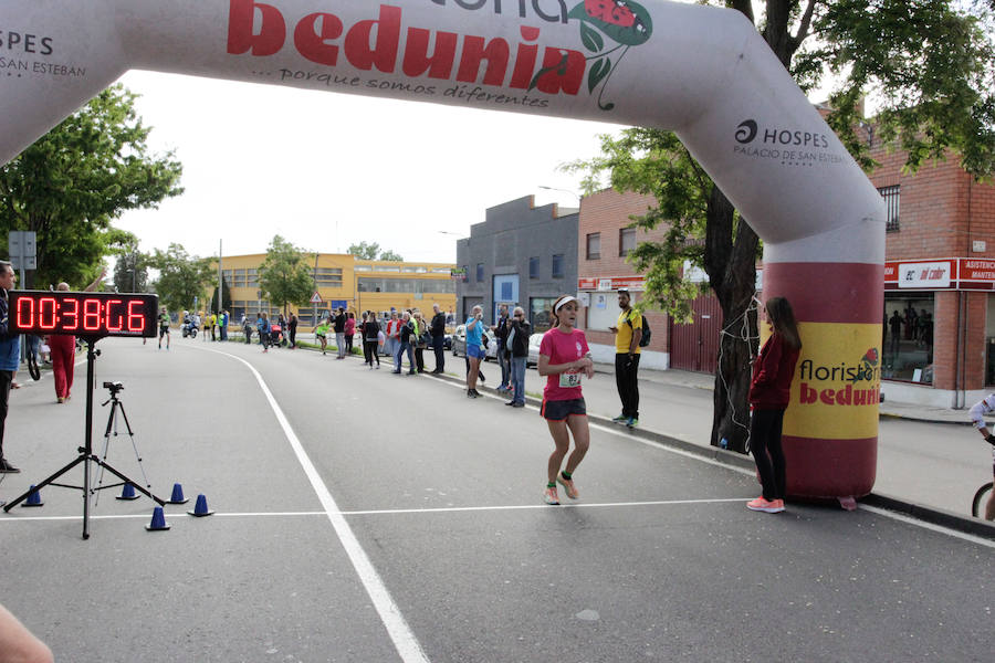 El triatleta vasco Gorka Lucena y la salmantina Lourdes Lobato se han impuesto en el XXI Cross Policía Local de Salamanca que se ha celebrado sobre un recorrido de algo más de 9 kilómetros