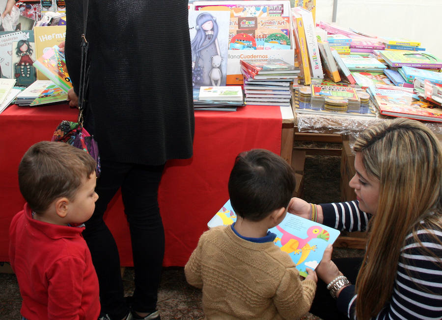 Fotos: Feria del libro en San Benito de Gallegos