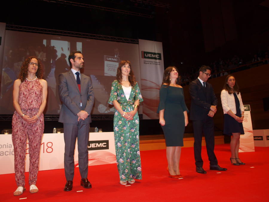 318 estudiantes de 17 titulaciones entre Grados y Másteres de la Universidad Europea Miguel de Cervantes (UEMC) de Valladolid, vivieron ayer con emoción la ceremonia de graduación. 