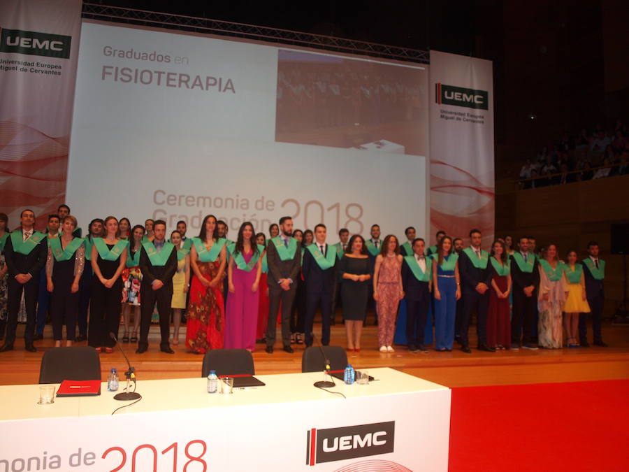318 estudiantes de 17 titulaciones entre Grados y Másteres de la Universidad Europea Miguel de Cervantes (UEMC) de Valladolid, vivieron ayer con emoción la ceremonia de graduación. 