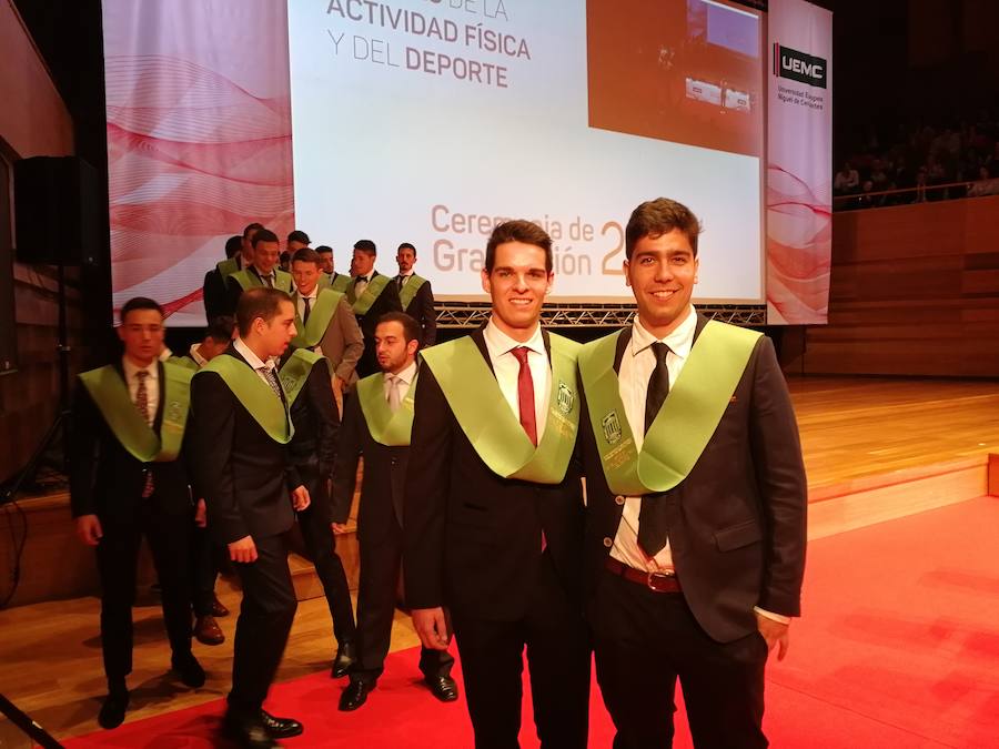 318 estudiantes de 17 titulaciones entre Grados y Másteres de la Universidad Europea Miguel de Cervantes (UEMC) de Valladolid, vivieron ayer con emoción la ceremonia de graduación. 