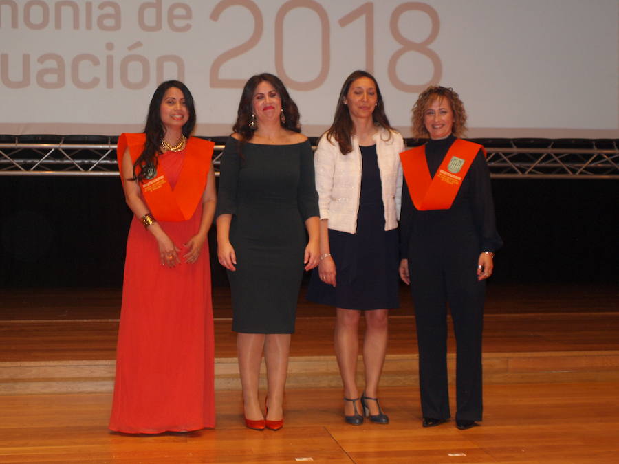 318 estudiantes de 17 titulaciones entre Grados y Másteres de la Universidad Europea Miguel de Cervantes (UEMC) de Valladolid, vivieron ayer con emoción la ceremonia de graduación. 