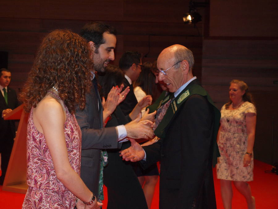 318 estudiantes de 17 titulaciones entre Grados y Másteres de la Universidad Europea Miguel de Cervantes (UEMC) de Valladolid, vivieron ayer con emoción la ceremonia de graduación. 