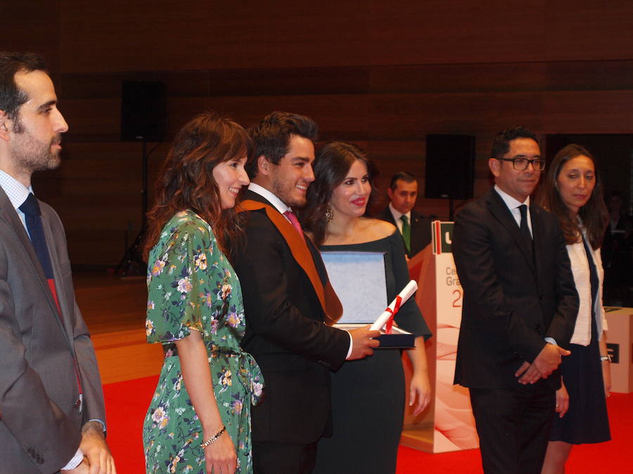 318 estudiantes de 17 titulaciones entre Grados y Másteres de la Universidad Europea Miguel de Cervantes (UEMC) de Valladolid, vivieron ayer con emoción la ceremonia de graduación. 