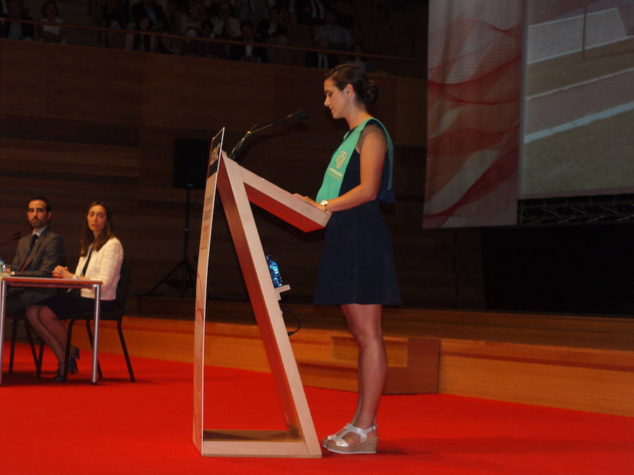 318 estudiantes de 17 titulaciones entre Grados y Másteres de la Universidad Europea Miguel de Cervantes (UEMC) de Valladolid, vivieron ayer con emoción la ceremonia de graduación. 