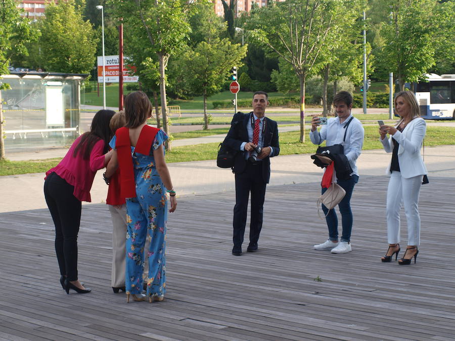318 estudiantes de 17 titulaciones entre Grados y Másteres de la Universidad Europea Miguel de Cervantes (UEMC) de Valladolid, vivieron ayer con emoción la ceremonia de graduación. 