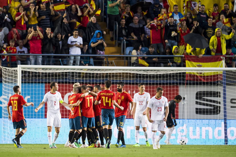 El Estadio de la Cerámica acoge este amistoso de preparación para el Mundial, competición en la que España debutará el viernes 15 ante Portugal, mientras que Suiza tendrá que esperar dos días más para enfrentarse a su primer rival, la Brasil de Neymar.