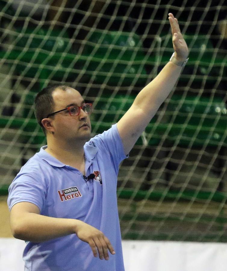 Fotos: El Balonmano Nava dice adiós al sueño de la Liga Asobal