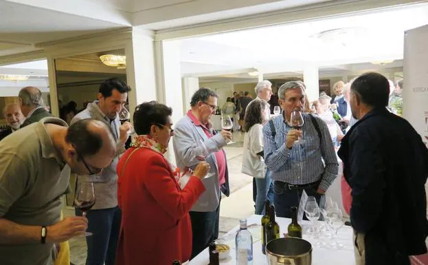 Los profesionales del sector del vino conocieron de cerca los vino de la DO Tierra del Vino de Zamora. 